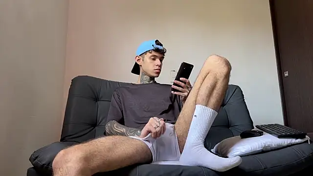 Snapshot of Saturno_v chatting on 09-24-25, 02:59 Saturno v online show from 09-24-25, 02:59