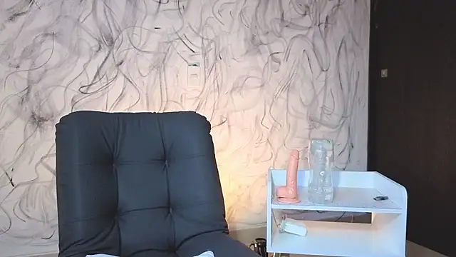 Snapshot of Saturno_v chatting on 10-04-25, 10:52 Saturno v online show from 10-04-25, 10:52