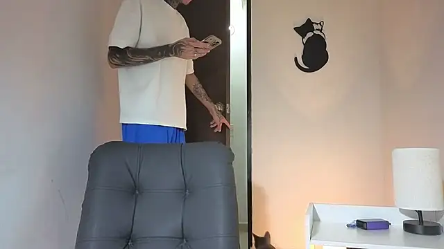 Snapshot of Saturno_v chatting on 11-30-25, 05:11 Saturno v online show from 11-30-25, 05:11