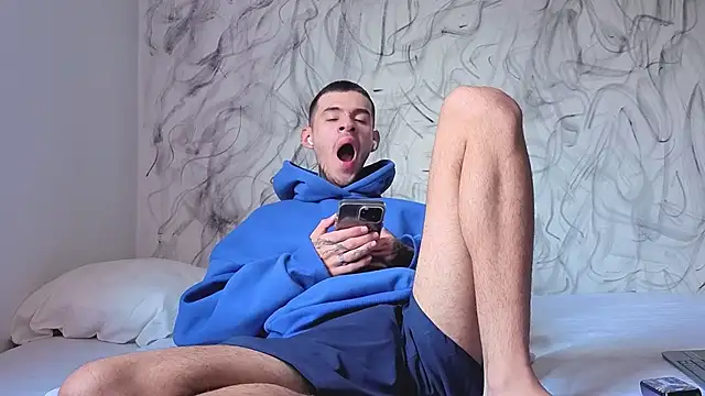 Snapshot of Saturno_v chatting on 12-05-25, 11:08 Saturno v online show from 12-05-25, 11:08