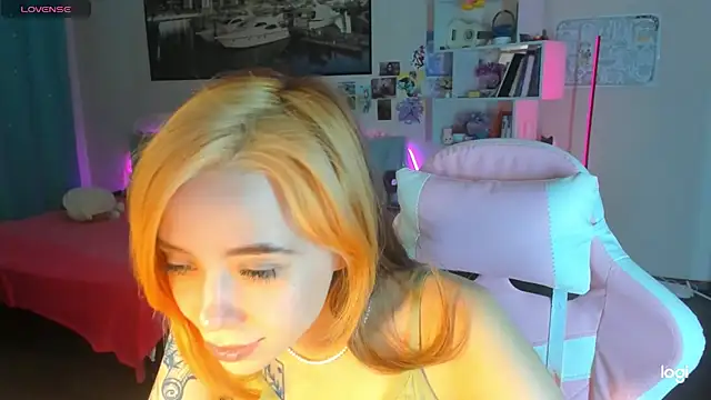 Snapshot of Ramona_Johnson chatting on 02-01-25, 05:07 Ramona Johnson online show from 02-01-25, 05:07