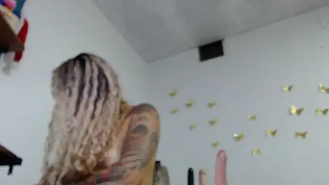 Snapshot of Sexy-Favgirl chatting on 01-08-26, 08:16 Sexy-Favgirl online show from 01-08-26, 08:16