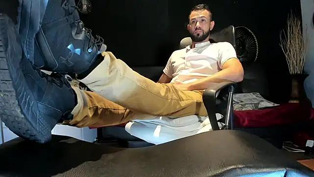 alessandro wye online show from 10-31-25, 01:06