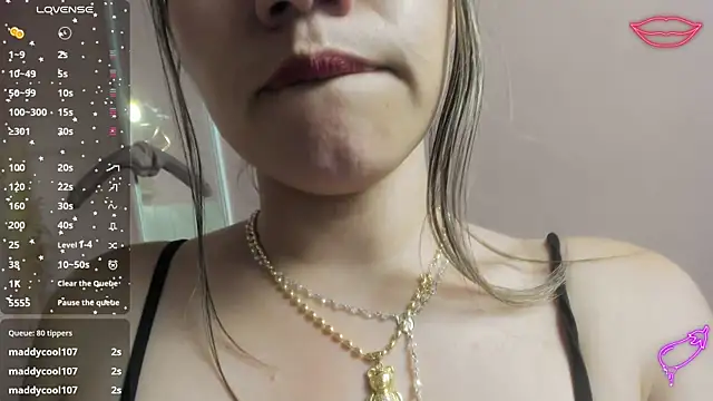 Snapshot of escarleth__ chatting on 01-30-25, 07:39 escarleth online show from 01-30-25, 07:39