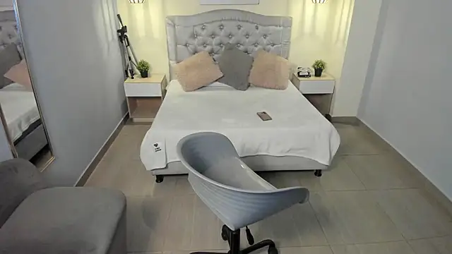 Snapshot of escarleth__ chatting on 10-17-25, 01:46 escarleth online show from 10-17-25, 01:46