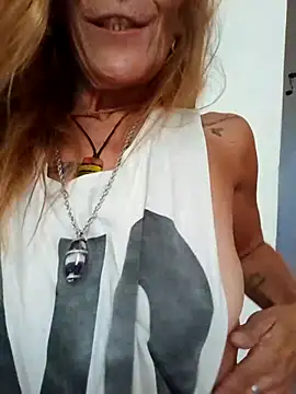 Snapshot of sabinytahot chatting on 02-26-26, 02:49 sabinytahot online show from 02-26-26, 02:49