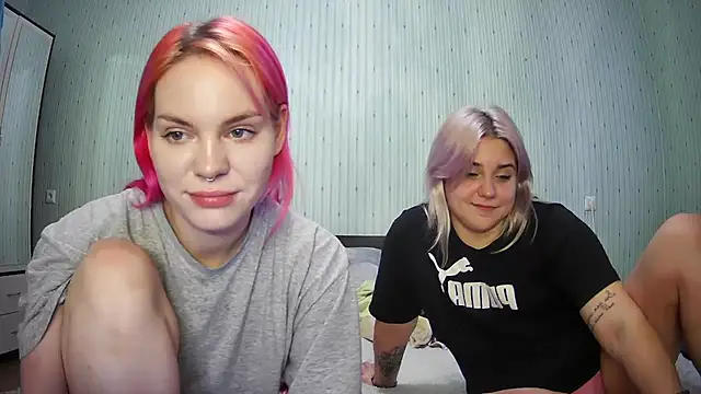 ChrisGirls online show from 01-07-25, 01:14