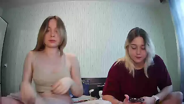 ChrisGirls online show from 10-01-25, 11:49