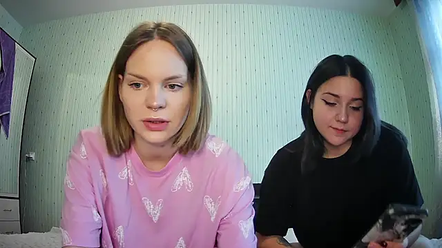 ChrisGirls online show from 10-22-25, 11:10