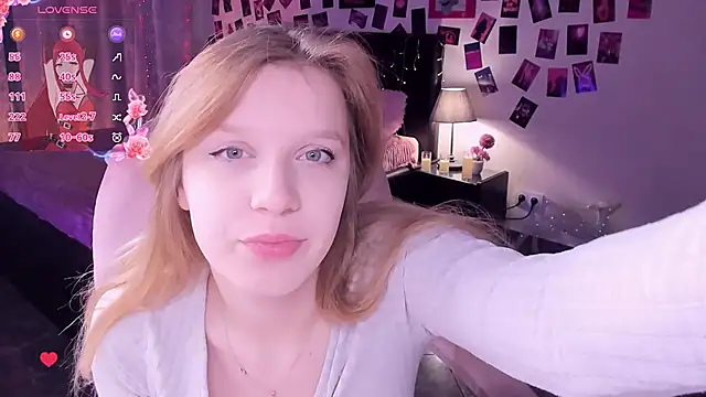 Snapshot of KarambaMoon chatting on 03-05-26, 09:00 KarambaMoon online show from 03-05-26, 09:00