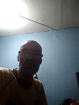 hugosafado333 online show from 12-04-24, 03:26