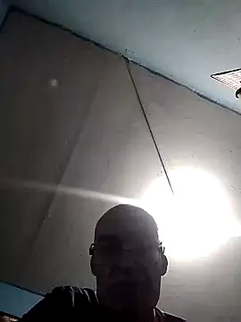 hugosafado333 online show from 02-02-25, 02:06