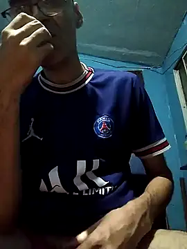 hugosafado333 online show from 02-02-25, 08:13