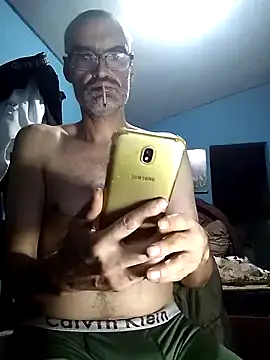 hugosafado333 online show from 02-10-25, 05:58