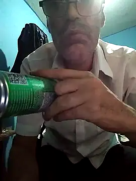 hugosafado333 online show from 03-08-25, 02:34