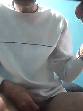 hugosafado333 online show from 10-05-25, 01:48