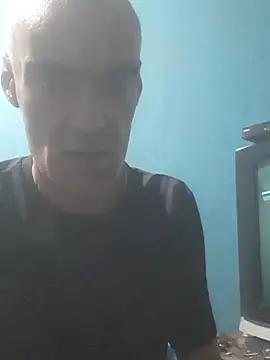 hugosafado333 online show from 10-13-25, 04:23