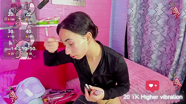 Snapshot of hanna__azumi chatting on 10-27-25, 01:31 hanna azumi online show from 10-27-25, 01:31