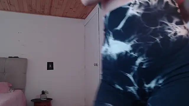 Emilyswan04 online show from 01-10-25, 07:43