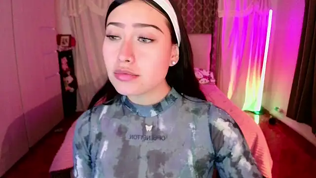 Snapshot of Emilyswan04 chatting on 01-17-26, 02:49 Emilyswan04 online show from 01-17-26, 02:49