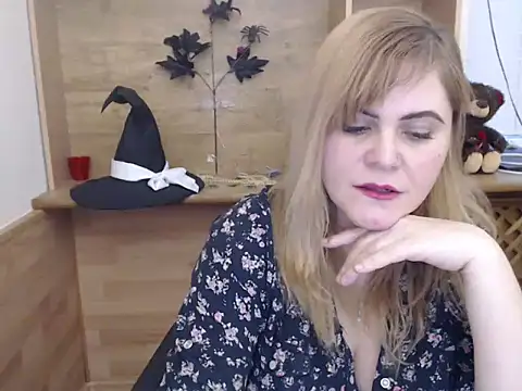 DaniellaKiss online show from 12-16-25, 01:16