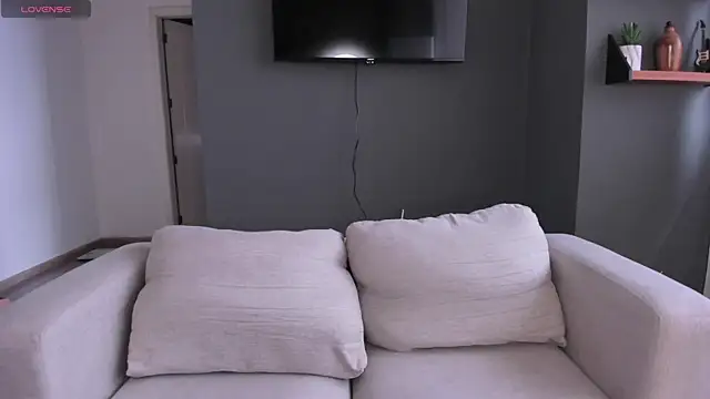 Snapshot of jessica_tenderly chatting on 12-17-25, 03:40 jessica tenderly online show from 12-17-25, 03:40