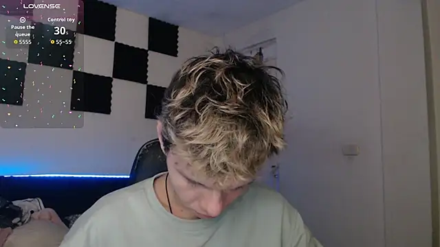 bryamado69 online show from 10-19-25, 03:18