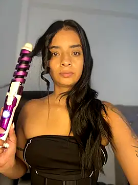 Laura fernandezII online show from 10-16-25, 05:14