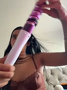 Laura fernandezII online show from 11-12-25, 07:24