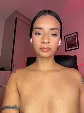 Laura fernandezII online show from 02-13-26, 02:51