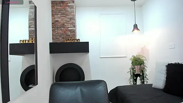 Snapshot of LenaRuiz_ chatting on 02-01-25, 12:16 LenaRuiz online show from 02-01-25, 12:16