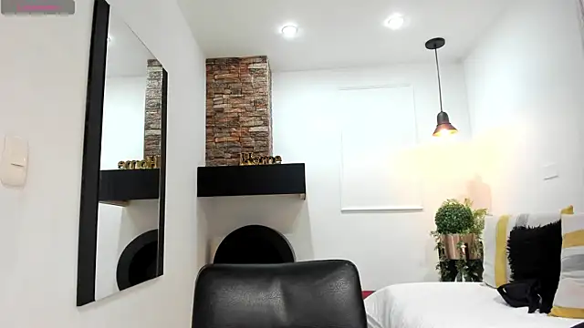 Snapshot of LenaRuiz_ chatting on 02-11-25, 12:05 LenaRuiz online show from 02-11-25, 12:05