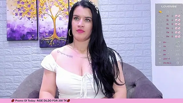 Snapshot of LenaRuiz_ chatting on 03-06-25, 03:35 LenaRuiz online show from 03-06-25, 03:35