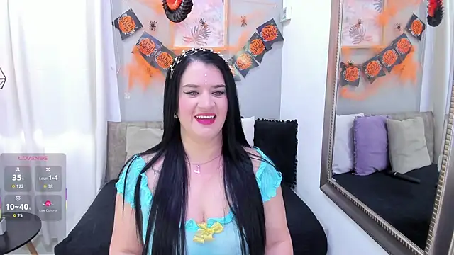 LenaRuiz  online show from 10-31-25, 12:17