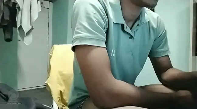 Snapshot of vicky0805 chatting on 02-10-25, 09:47 vicky0805 online show from 02-10-25, 09:47