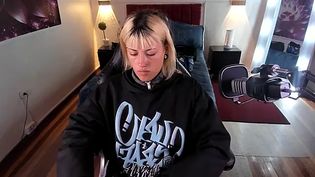  sharlotte777 online show from 01-18-25, 02:33