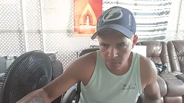 Snapshot of cubano1082 chatting on 07-02-26, 12:33 cubano1082 online show from 07-02-26, 12:33