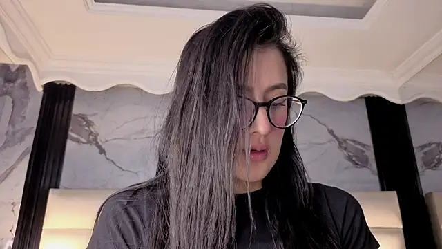 Snapshot of Princess_Violett chatting on 07-25-26, 01:52 Princess Violett online show from 07-25-26, 01:52