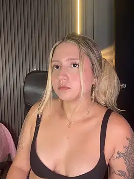 Snapshot of MiaPetit_ chatting on 09-13-25, 12:54 MiaPetit  online show from 09-13-25, 12:54