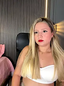 Snapshot of MiaPetit_ chatting on 09-13-25, 11:37 MiaPetit  online show from 09-13-25, 11:37