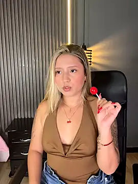 Snapshot of MiaPetit_ chatting on 09-16-25, 12:00 MiaPetit  online show from 09-16-25, 12:00