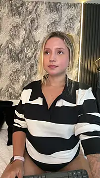 Snapshot of MiaPetit_ chatting on 10-26-25, 12:16 MiaPetit  online show from 10-26-25, 12:16