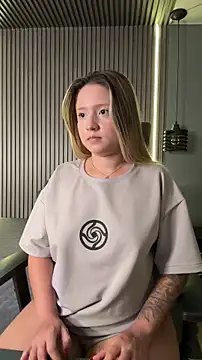 MiaPetit  online show from 01-05-26, 06:44