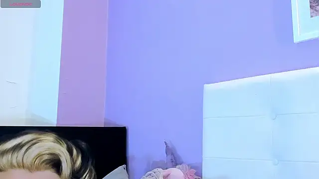 Snapshot of Charlotte11-11 chatting on 05-04-26, 03:19 Charlotte11-11 online show from 05-04-26, 03:19