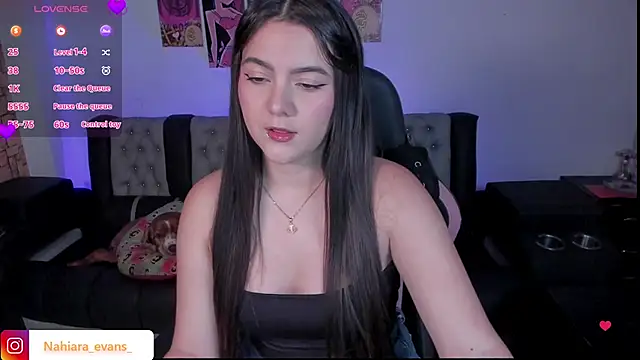 NahiaraEvans  online show from 12-21-24, 08:39