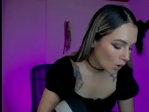 Snapshot of kim_jeins11 chatting on 12-24-24, 12:33 kim jeins11 online show from 12-24-24, 12:33