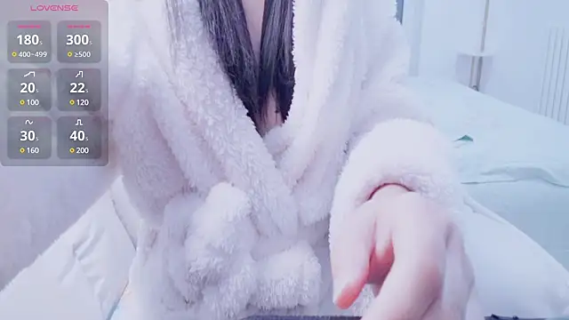Snapshot of CN-Lily chatting on 03-06-25, 10:20 CN-Lily online show from 03-06-25, 10:20