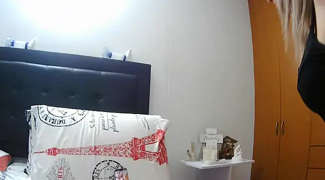 Snapshot of Latiinvenushot chatting on 01-21-25, 09:15 Latiinvenushot online show from 01-21-25, 09:15