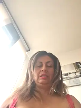 Snapshot of Latiinvenushot chatting on 11-12-25, 03:12 Latiinvenushot online show from 11-12-25, 03:12