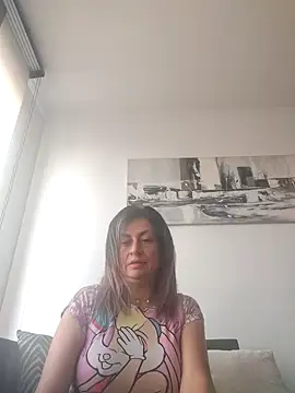 Snapshot of Latiinvenushot chatting on 11-28-25, 03:25 Latiinvenushot online show from 11-28-25, 03:25